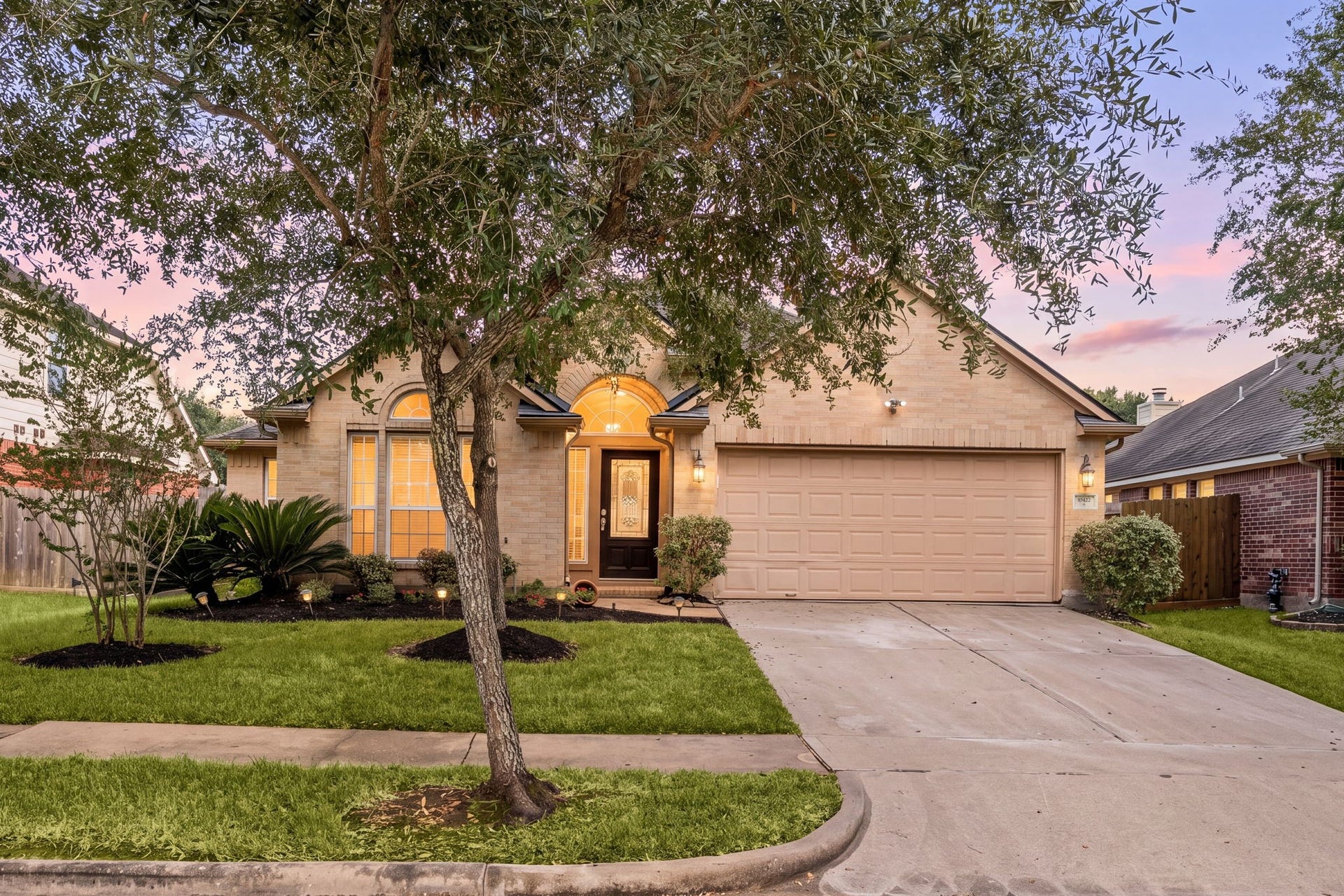 10422 Antelope Alley, Missouri City, TX 77459 Thank you for viewing our listing. We'd love to show you this home! Call us today to schedule your private showing.