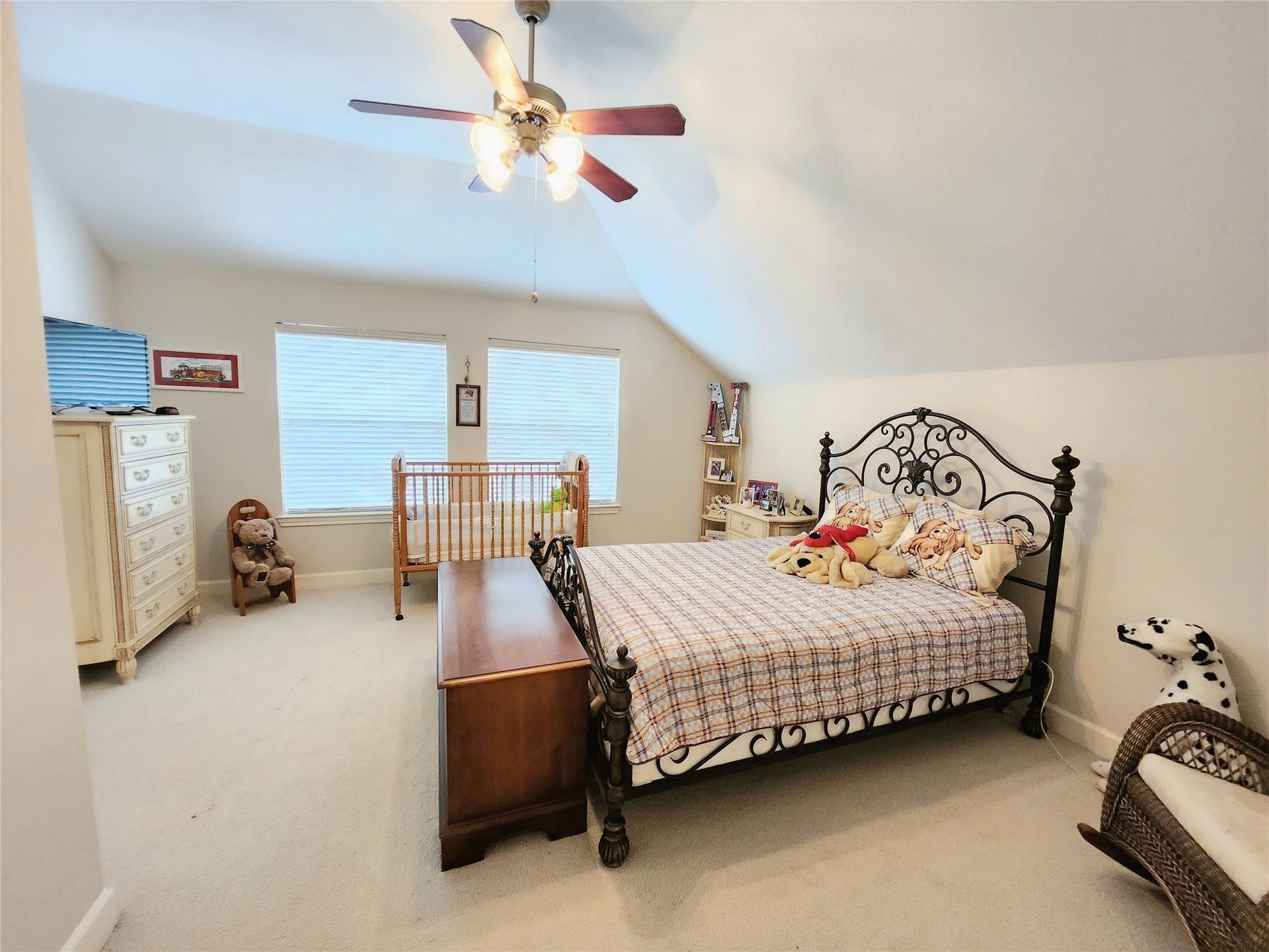 14330 Dunrobin Way, Sugar Land, TX 77498 A third upstairs bedroom