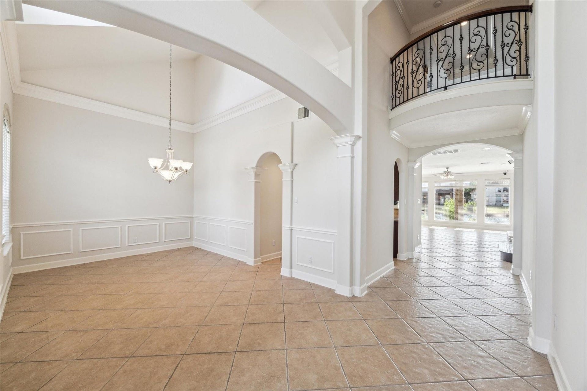 14330 Dunrobin Way, Sugar Land, TX 77498 Freshly painted dining room