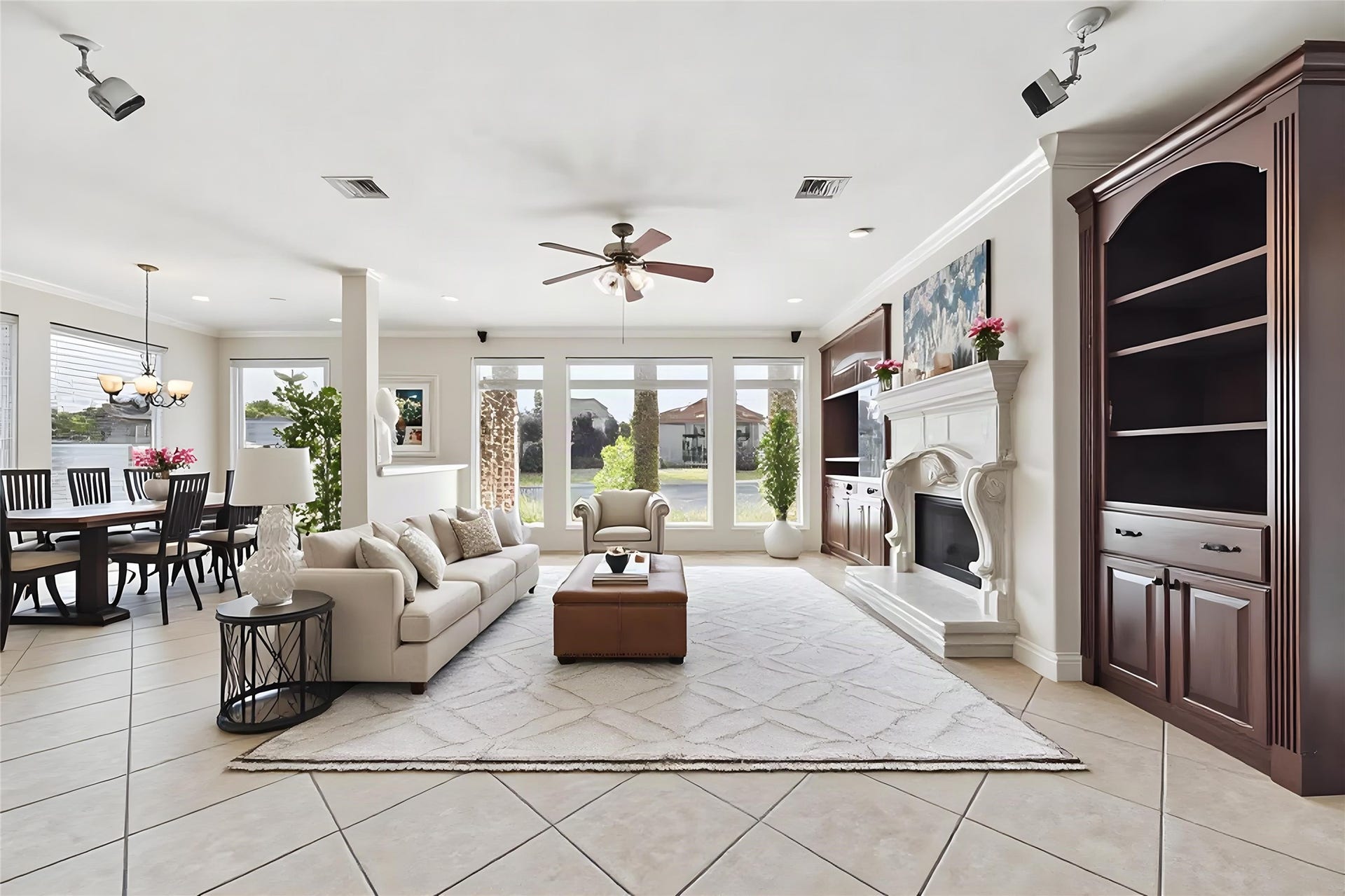 14330 Dunrobin Way, Sugar Land, TX 77498 What the family and breakfast rooms *COULD* be. AI furnished