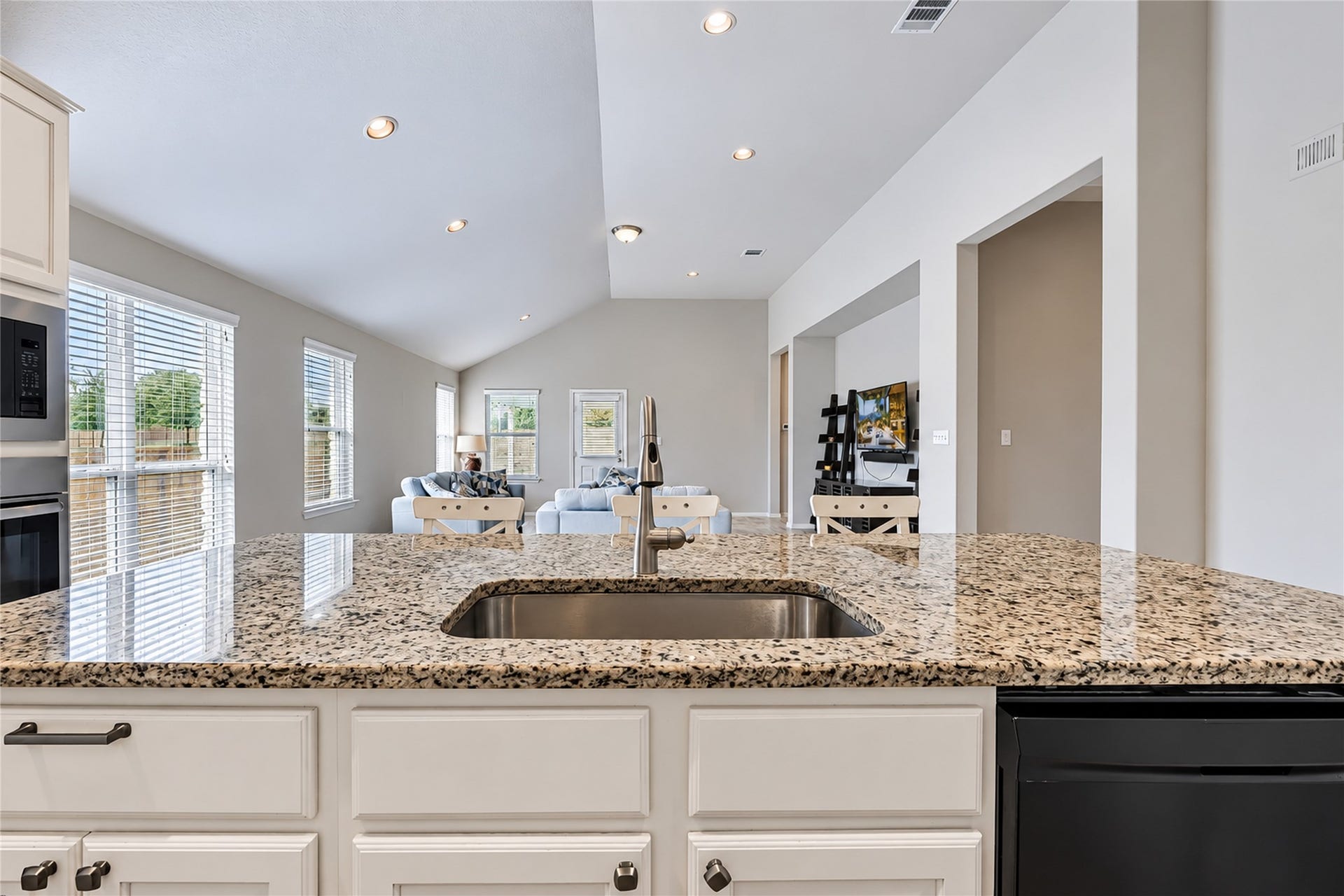 2401 brook crest way, Leander, TX 78641
