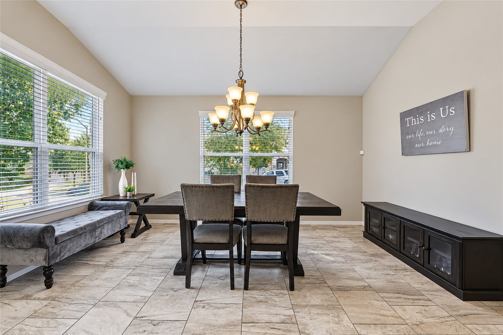 2401 brook crest way, Leander, TX 78641