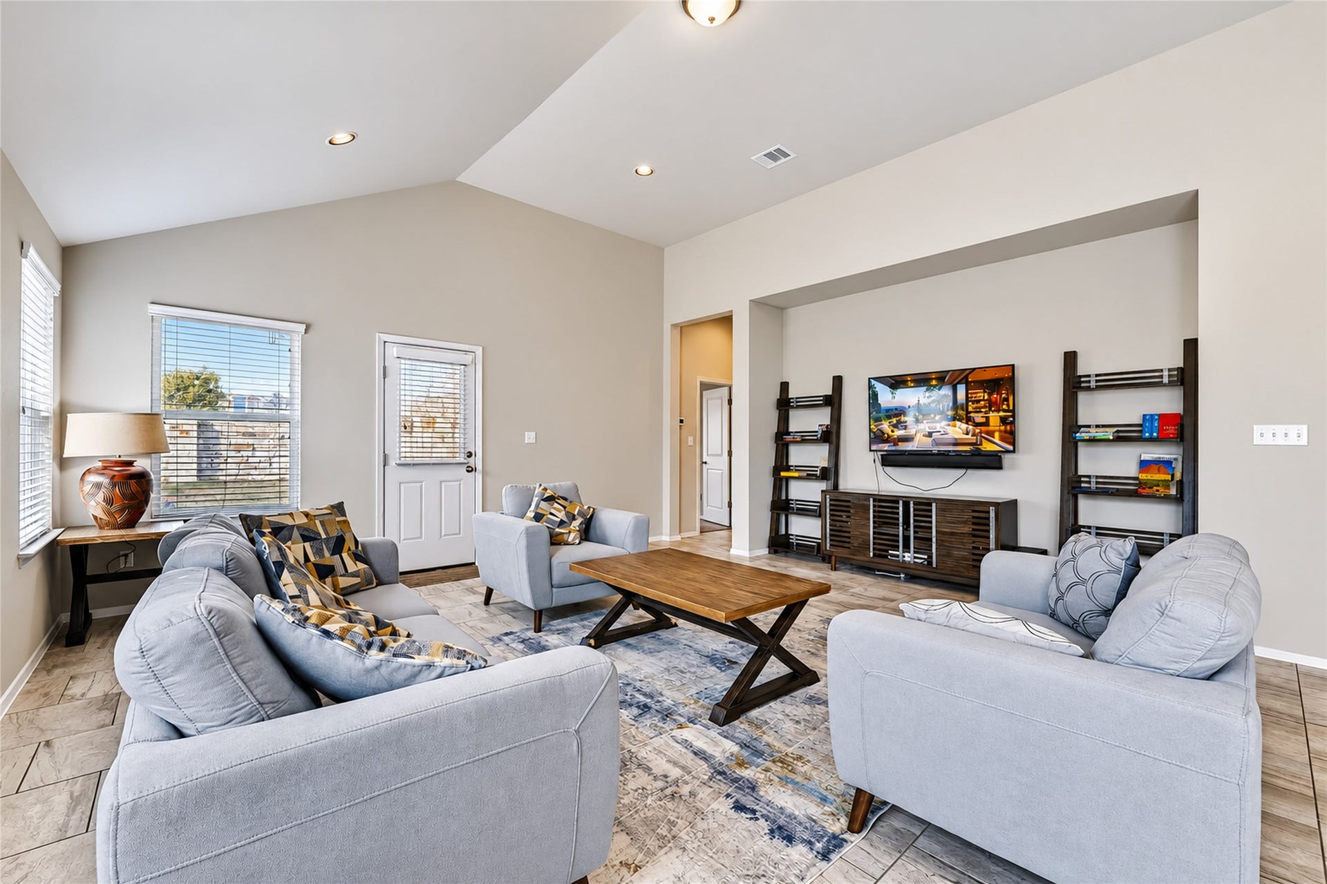 2401 brook crest way, Leander, TX 78641