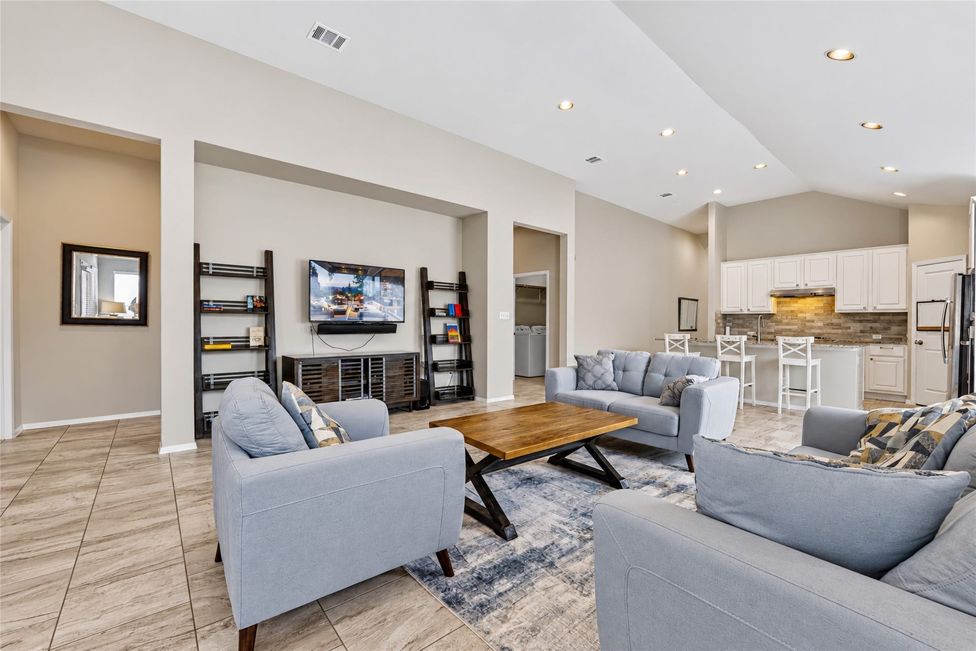 2401 brook crest way, Leander, TX 78641
