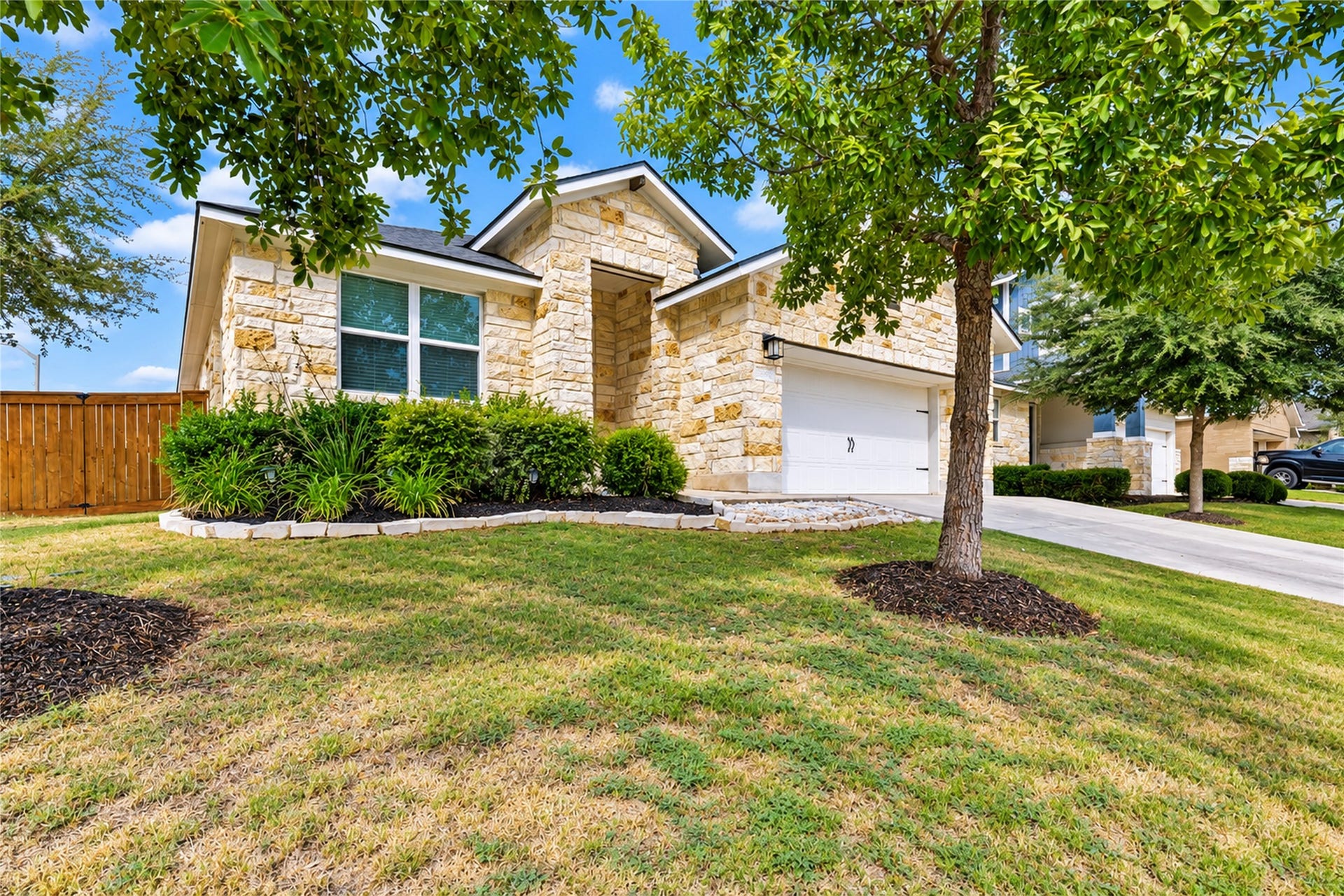 2401 brook crest way, Leander, TX 78641