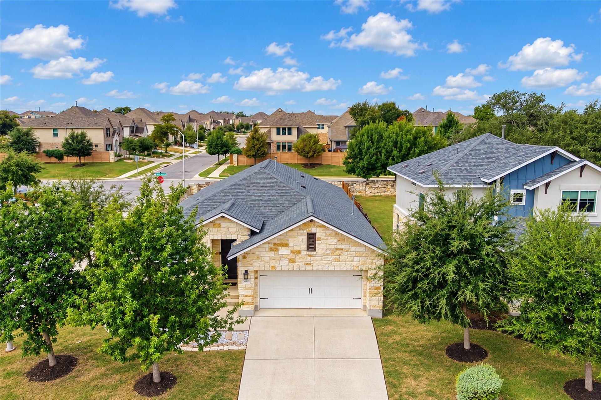 2401 brook crest way, Leander, TX 78641