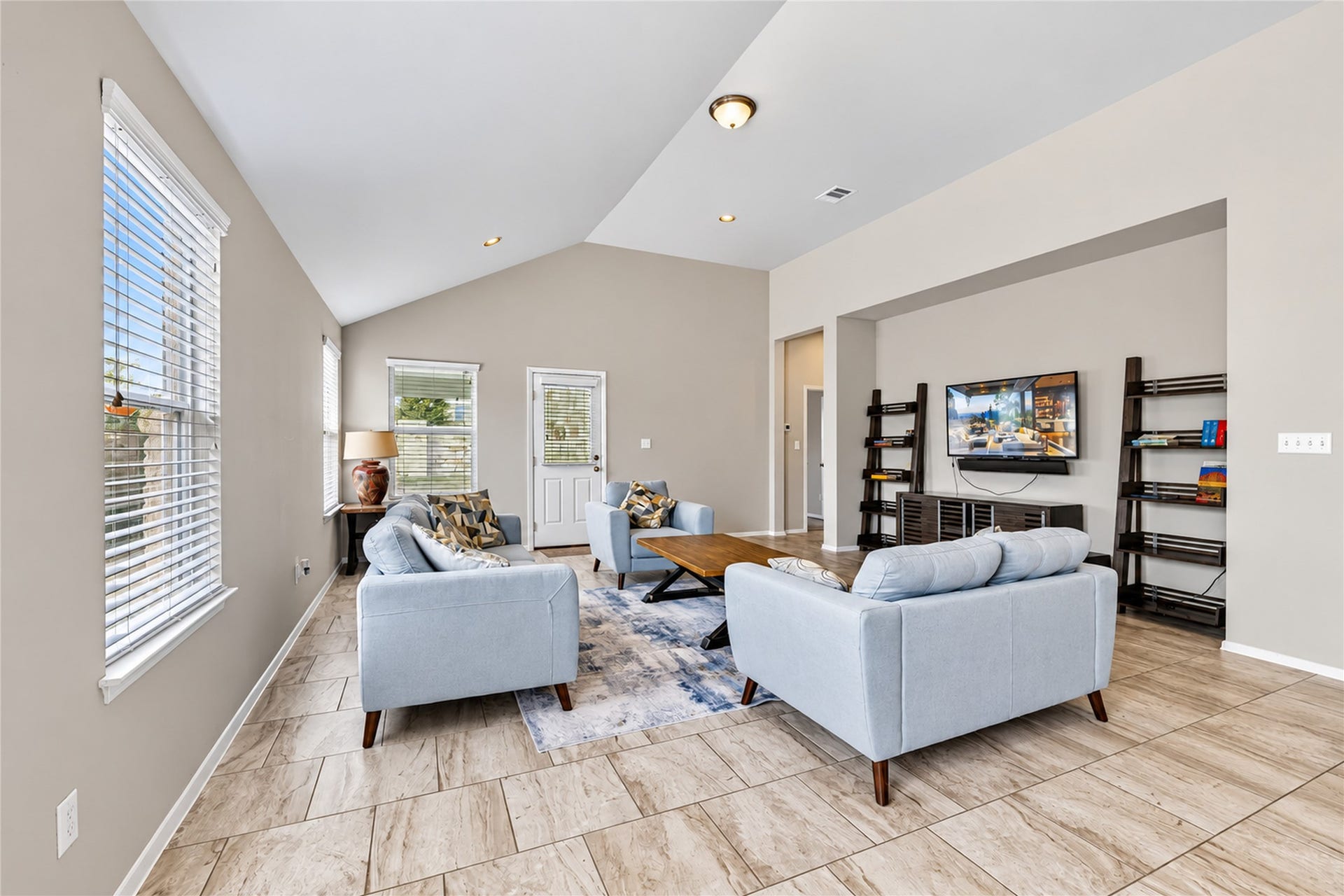 2401 brook crest way, Leander, TX 78641
