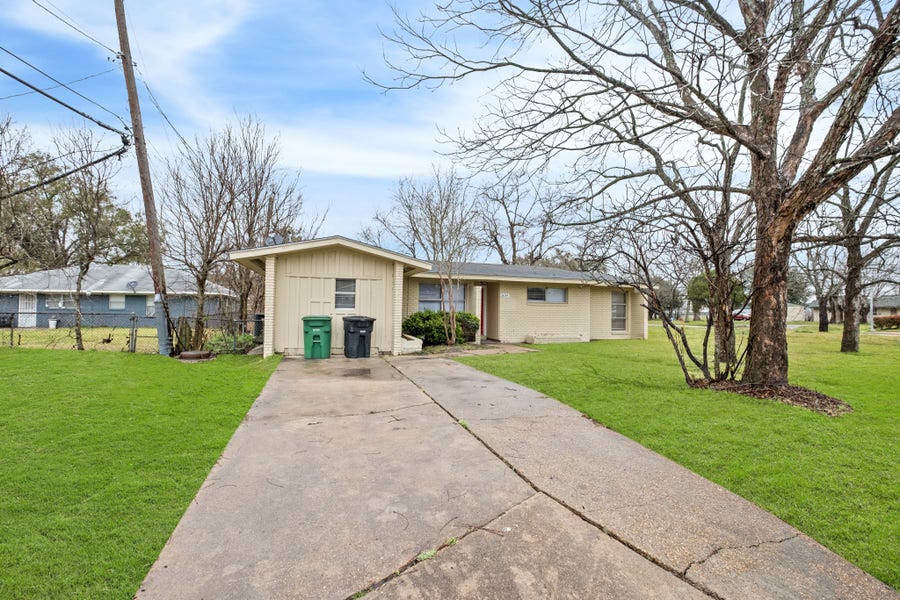 Property photo for 2634 Knotty Oaks Trail, Houston, TX
