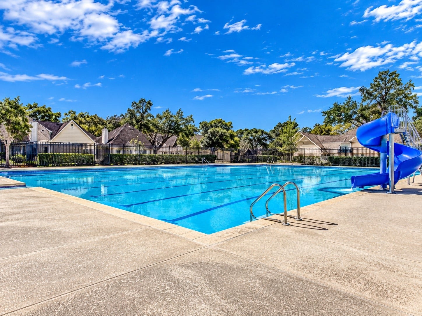 The HOA has a swimming pool - lots of amenities!