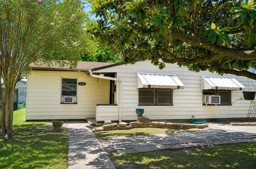 Property photo for 7328 Oak Hill Drive, Houston, TX