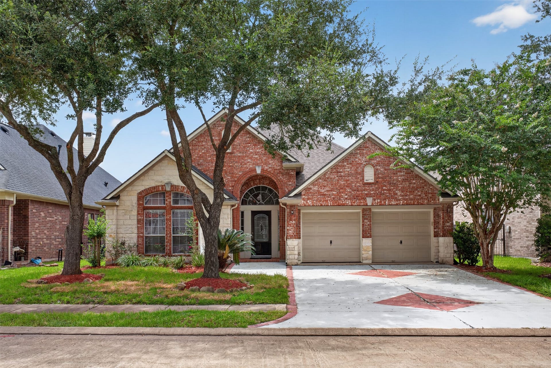 14326 Manorbier Lane, Sugar Land, TX 77498 Welcome home to your new oasis!