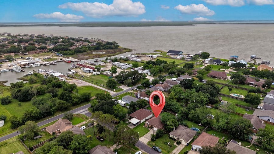 Property photo for 1916 41st Avenue N, Texas City, TX