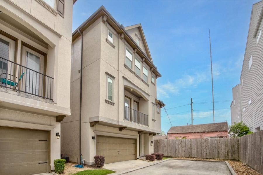 Property photo for 430 N Live Oak Street, Houston, TX