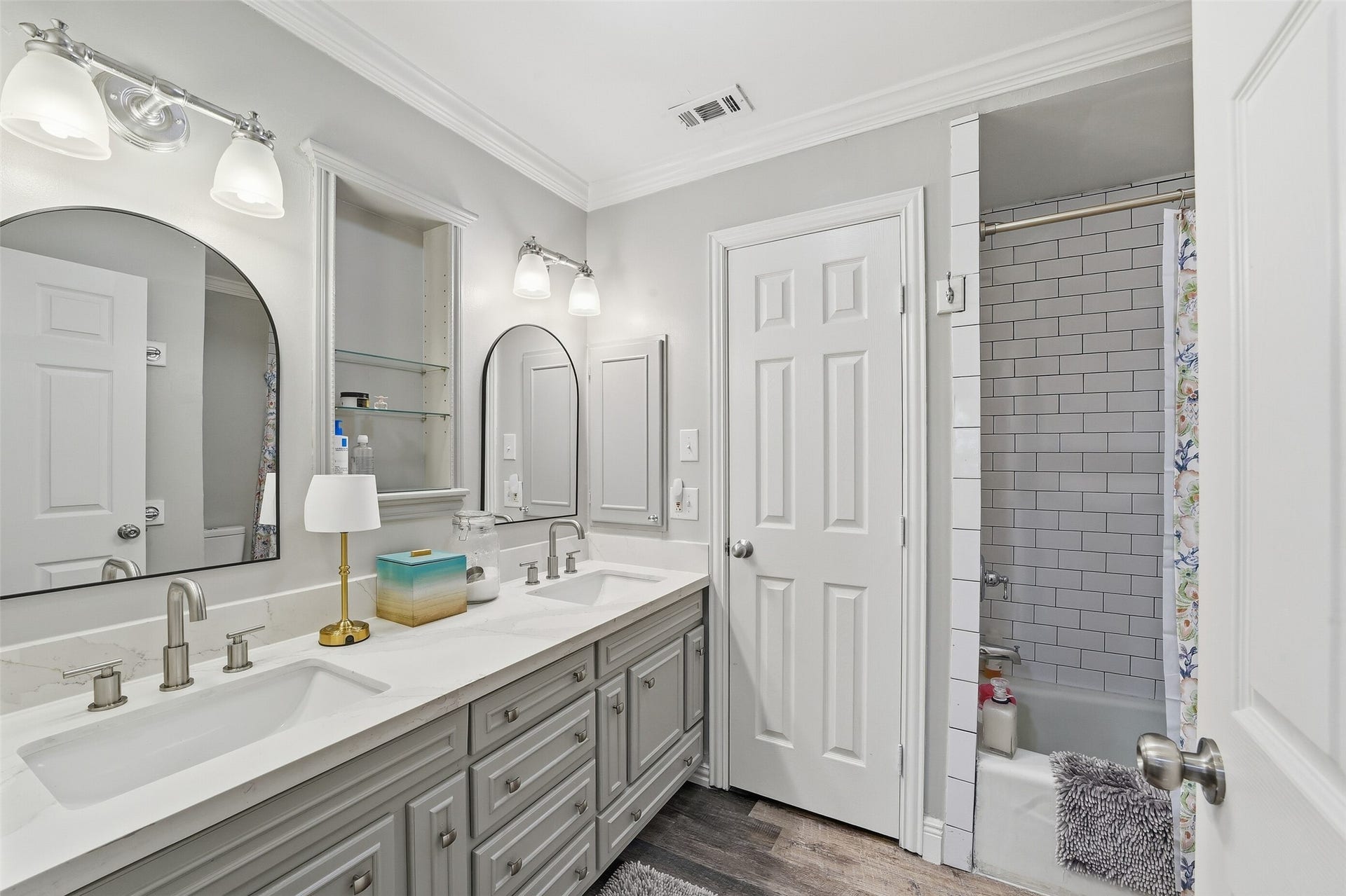 7611 Mauna Kai Drive, Houston, TX 77095 Upstairs full bath with double vanity and linen closet.