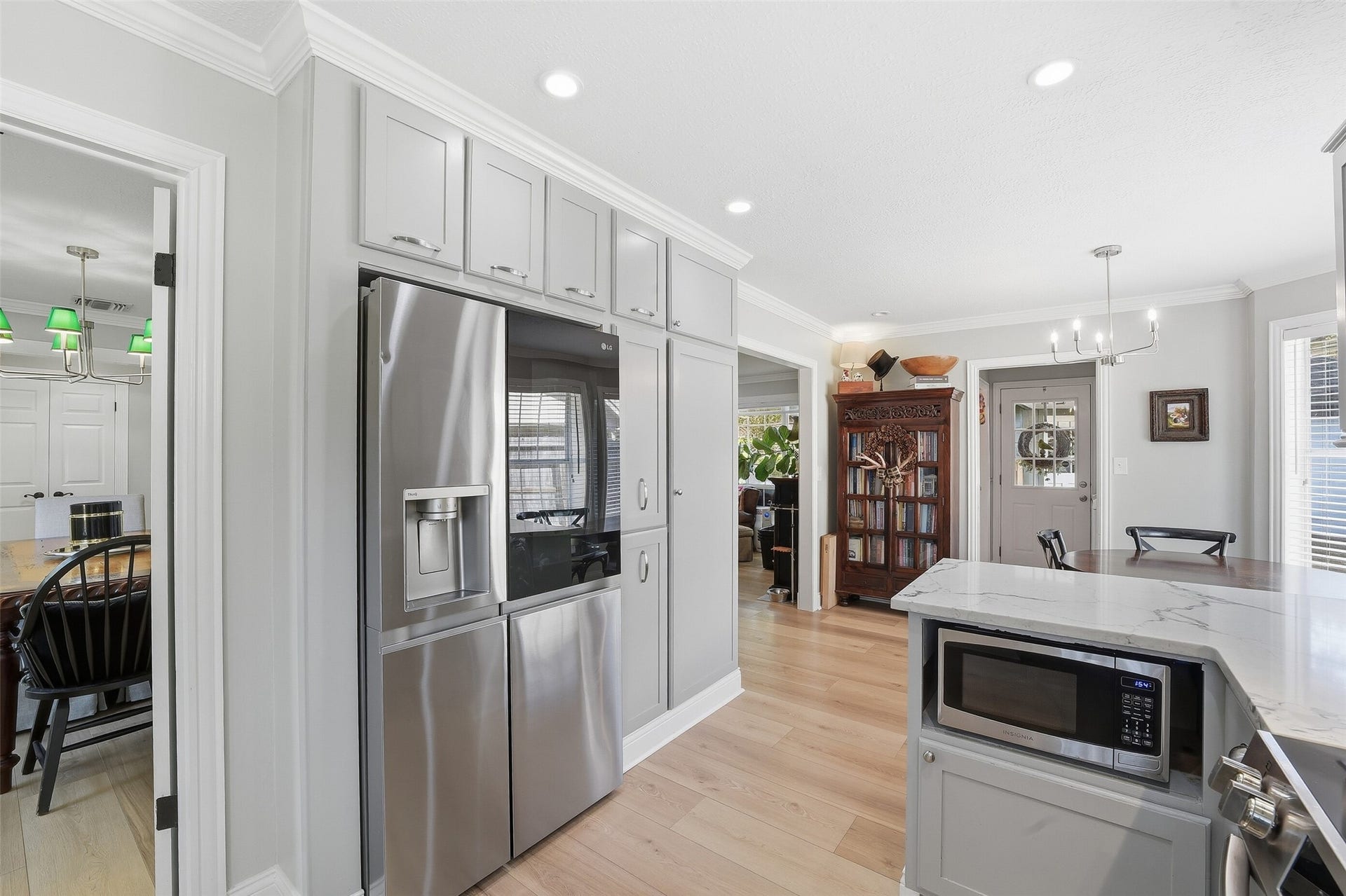 7611 Mauna Kai Drive, Houston, TX 77095 Recently updated kitchen!! Comes with state of the art refrigerator that makes ice AND craft ice.