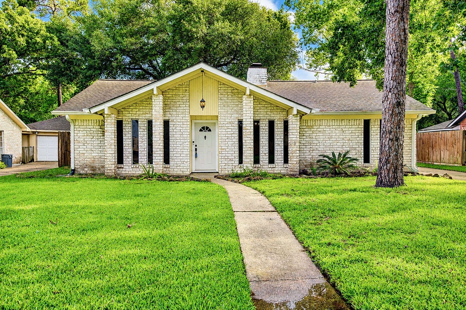 1907 Round Spring Drive, Houston, TX 77339 1907 Round Spring Drive, Houston, TX 77339