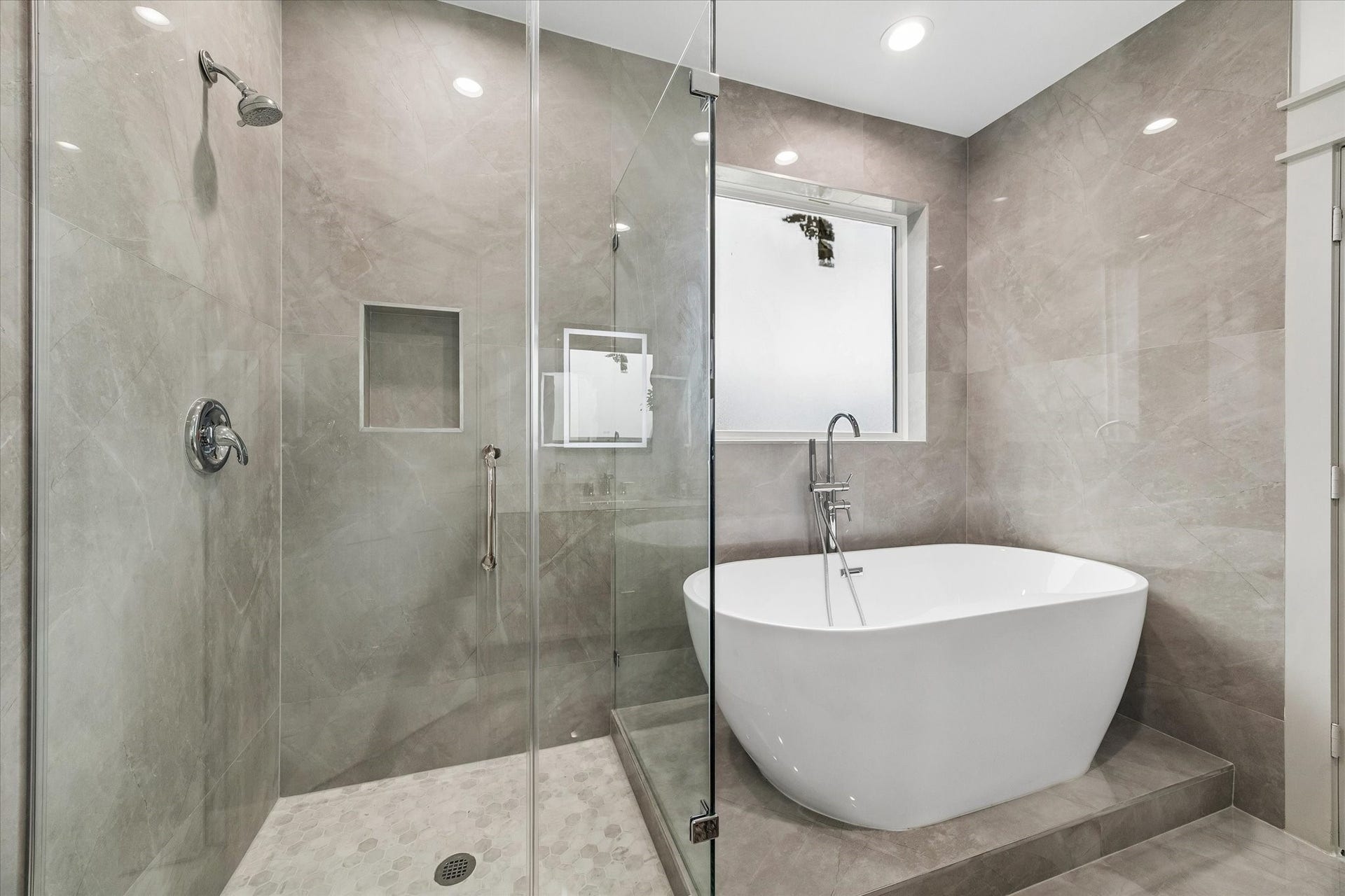 1605 Utah Street, Houston, TX 77007 1605 Utah Street, Houston, TX 77007