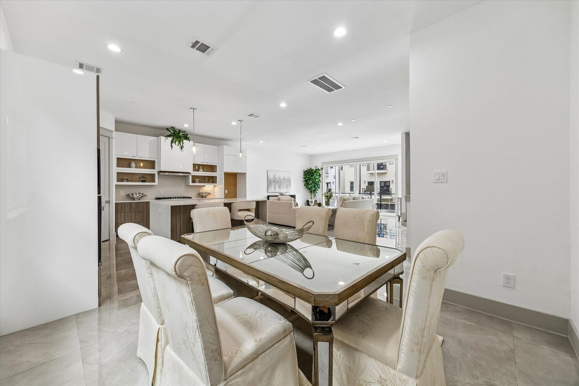 1605 Utah Street, Houston, TX 77007 1605 Utah Street, Houston, TX 77007