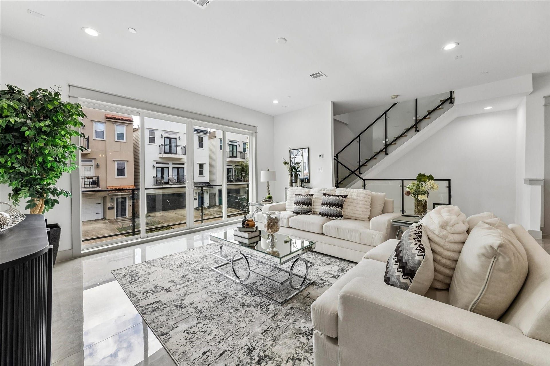1605 Utah Street, Houston, TX 77007 1605 Utah Street, Houston, TX 77007