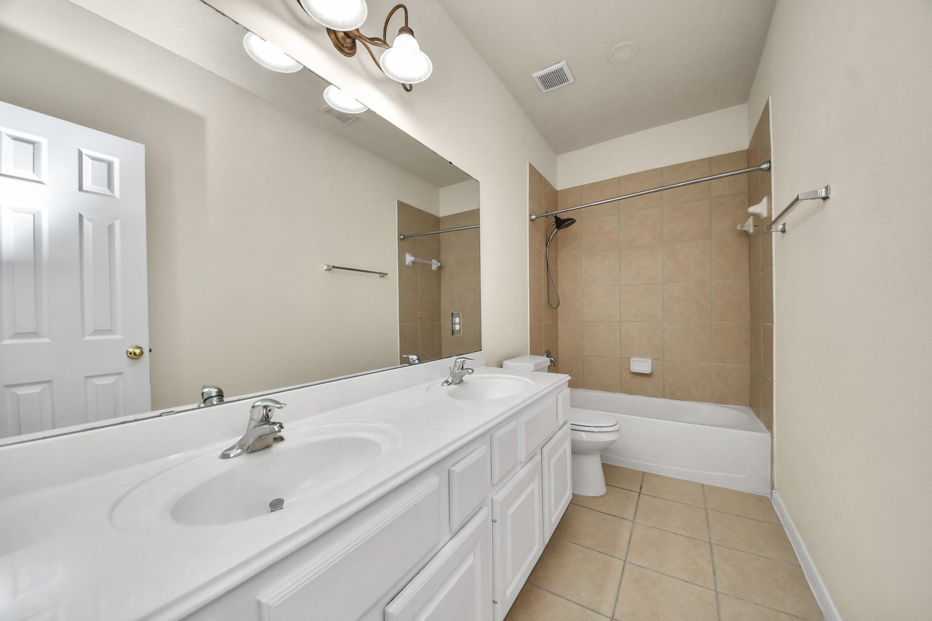 13935 Charterhouse Way, Sugar Land, TX 77498 Secondary bathroom