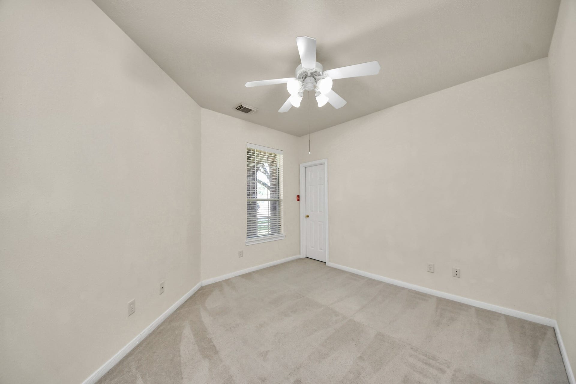 13935 Charterhouse Way, Sugar Land, TX 77498 Secondary bedroom/ Office