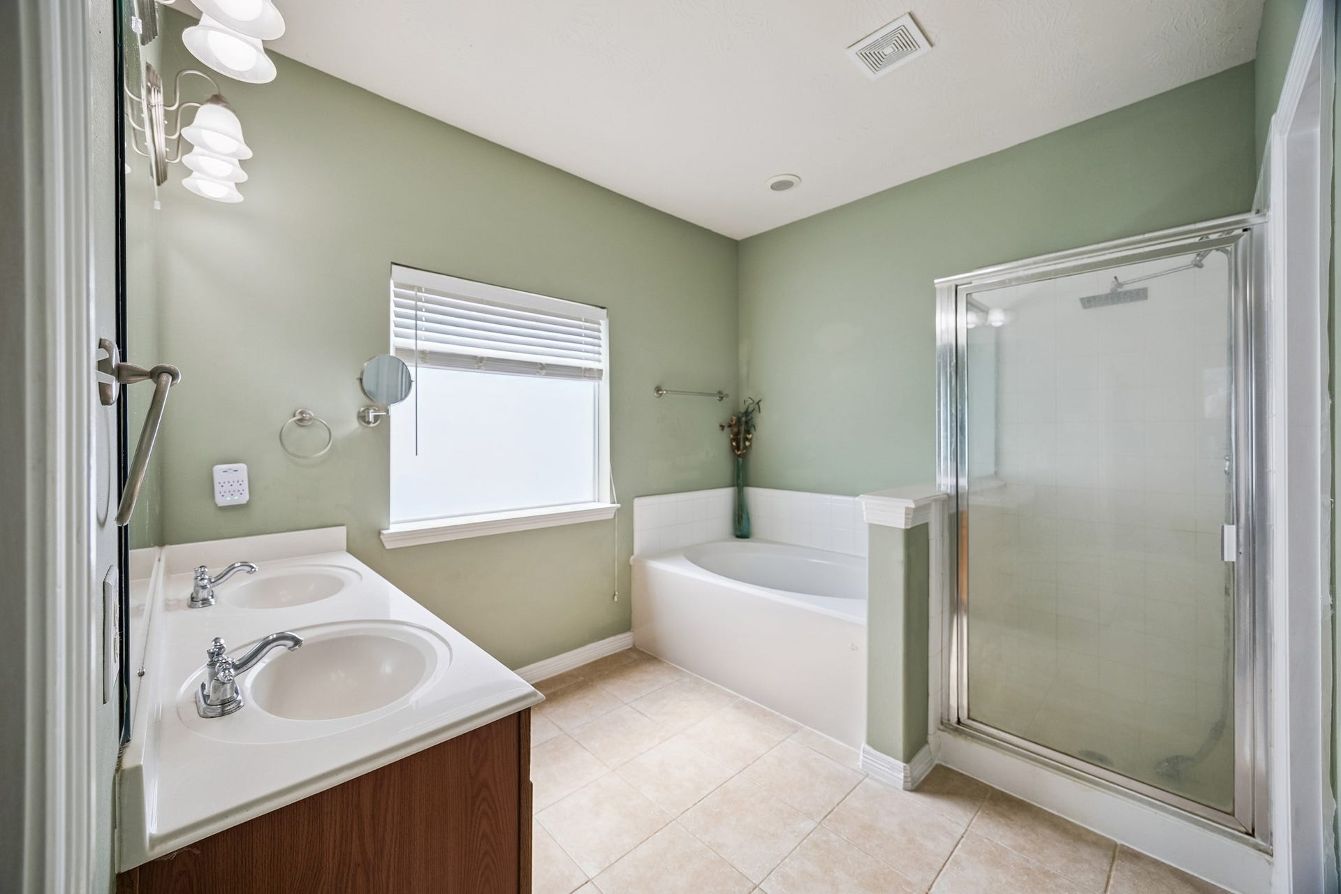 30610 N Sulphur Creek Drive, Magnolia, TX 77355 Primary bath