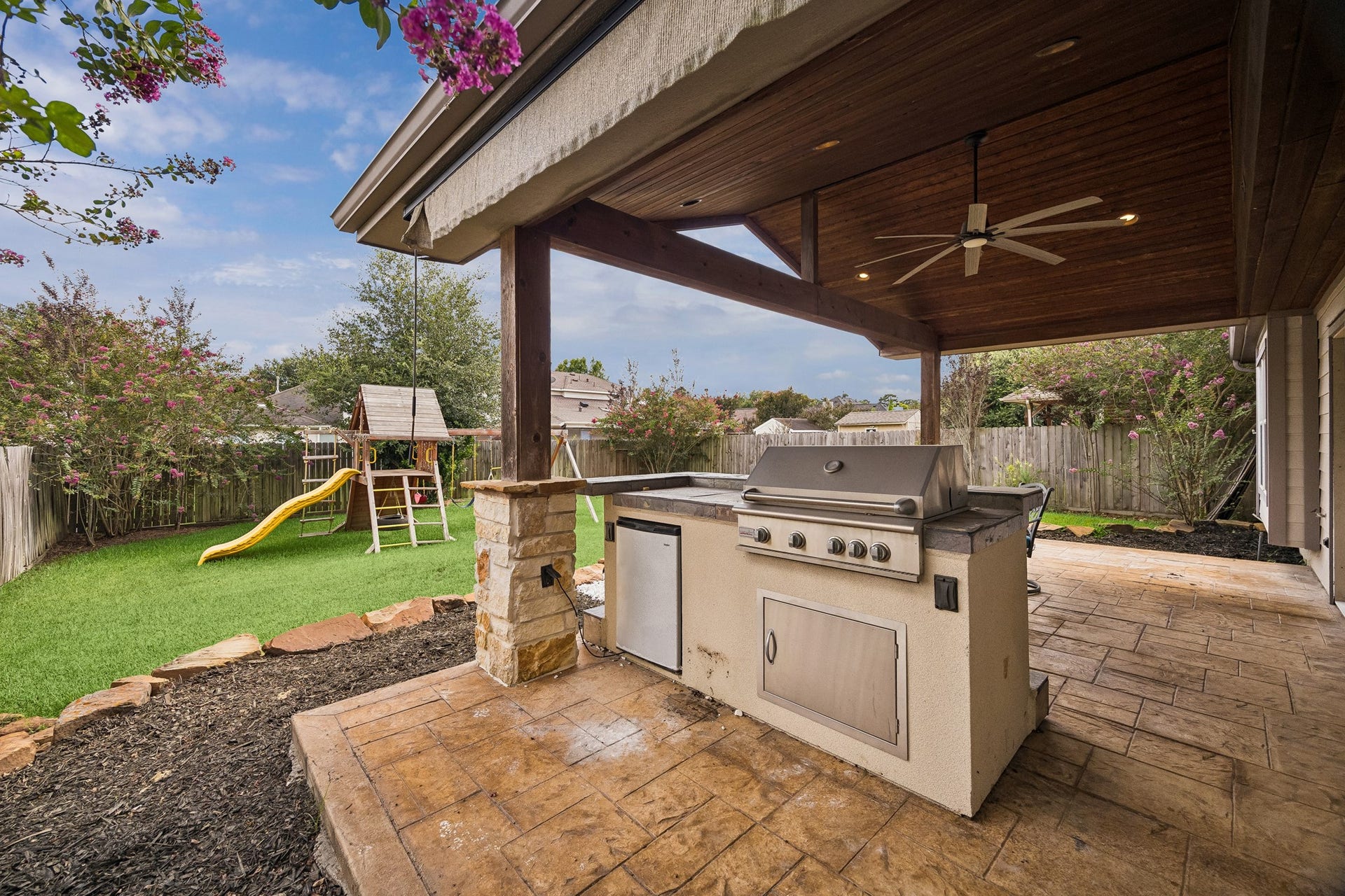 30610 N Sulphur Creek Drive, Magnolia, TX 77355 Outdoor kitchen