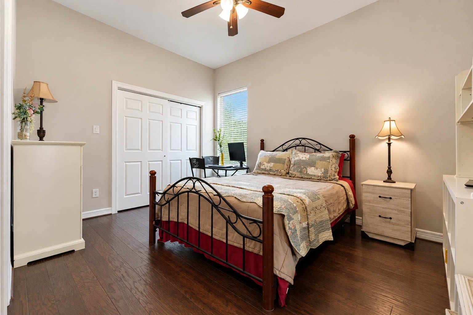 33103 Whickham Circle, Fulshear, TX 77441 Just beyond the formal living room, this spacious first-floor bedroom features high ceilings, rich hardwood flooring, a ceiling fan, & neutral finishes. A generous double-door closet provides ample storage, while direct bathroom access adds convenience for family or guests.