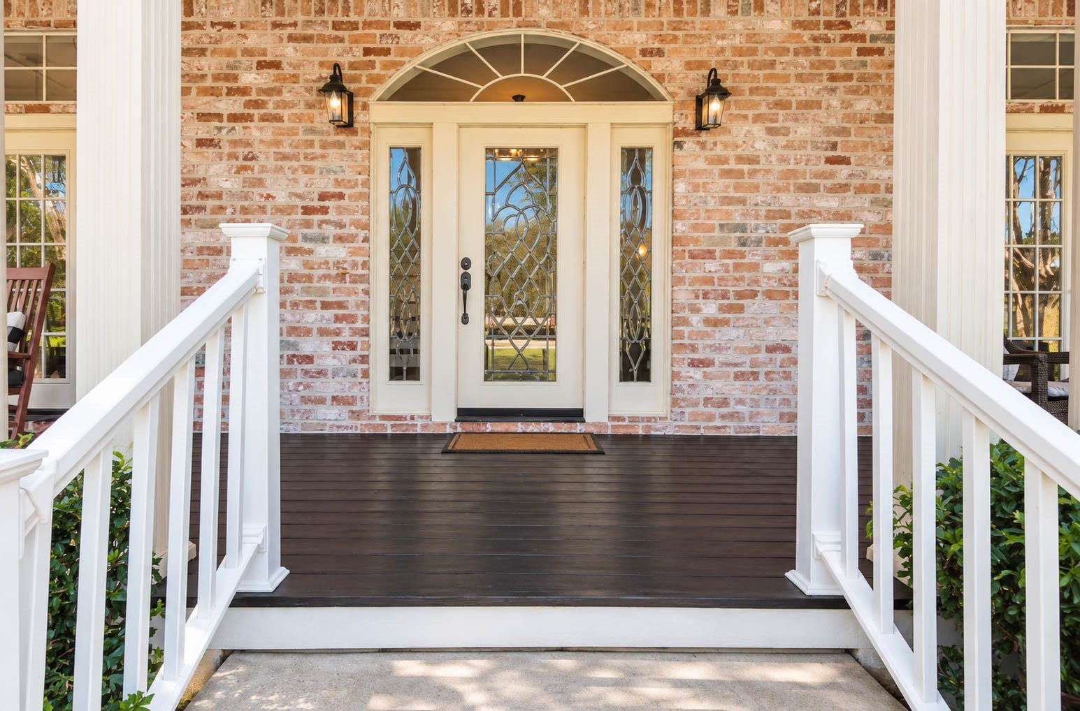 33103 Whickham Circle, Fulshear, TX 77441 The grand front entrance makes an elegant first impression, framed by classic handrails and substantial columns. A striking leaded-glass front door with coordinating sidelights and an arched transom creates a beautiful focal point, while stately lantern lighting adds warmth and sophistication.