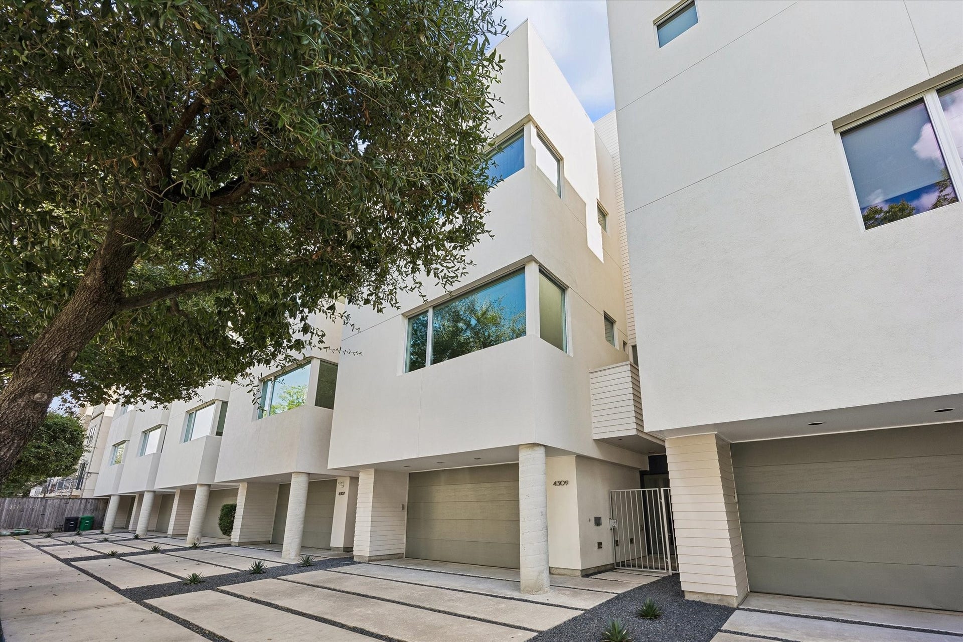 4309 Lillian Street, Houston, TX 77007 4309 Lillian Street, Houston, TX 77007