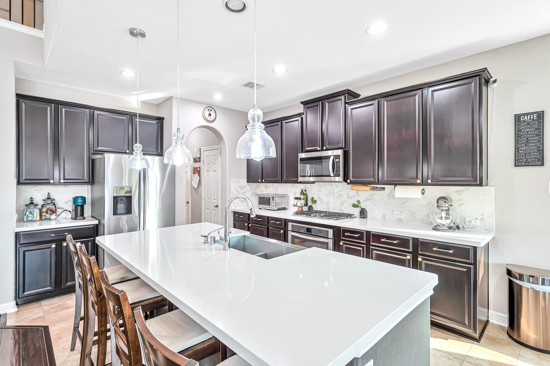 11618 Via Verdone Drive, Richmond, TX 77406 Kitchen island