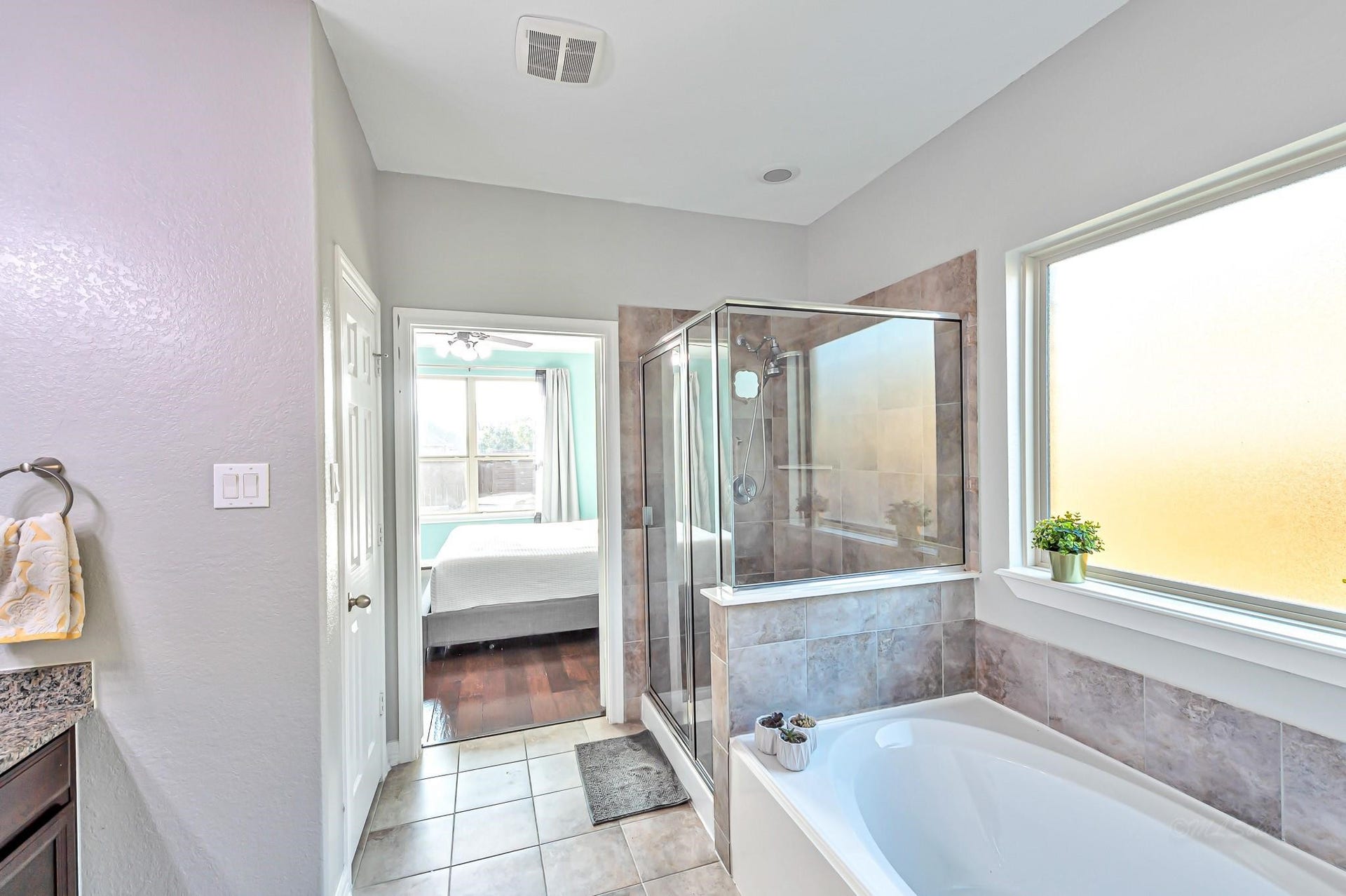 11618 Via Verdone Drive, Richmond, TX 77406 Primary bathroom equipped with large soaking tub, seperate shower, double sinks and a massive walk-in closet with ELFA shelving