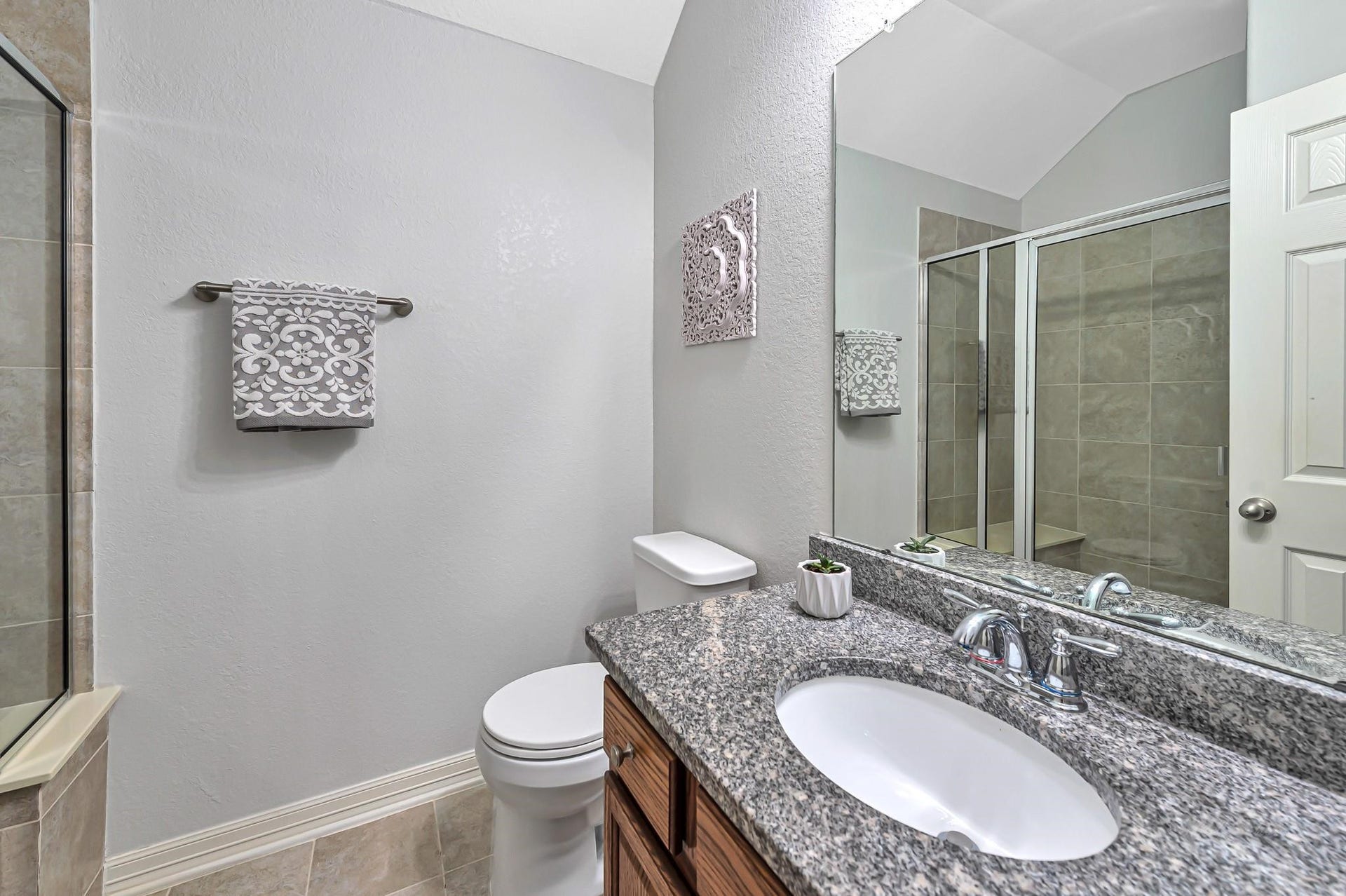 11618 Via Verdone Drive, Richmond, TX 77406 Second Bedroom bathroom features stand up shower
