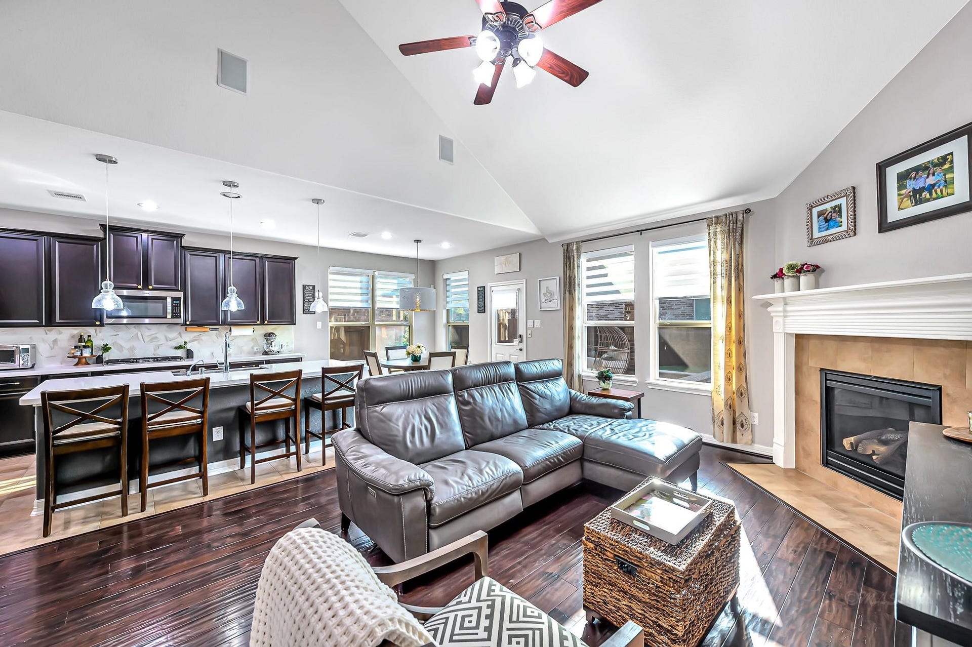 11618 Via Verdone Drive, Richmond, TX 77406 Kitchen opens up to living area