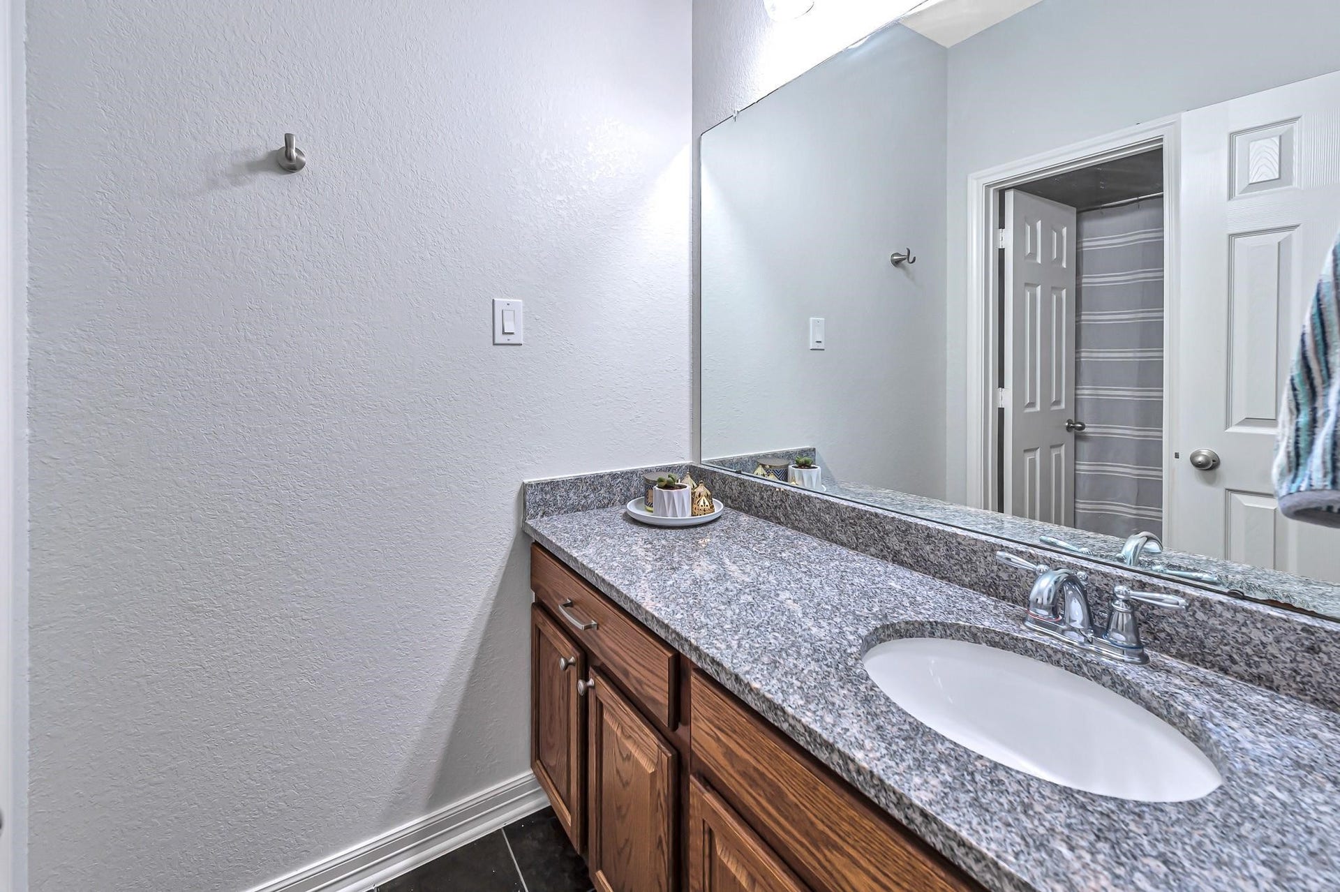 11618 Via Verdone Drive, Richmond, TX 77406 Third Bathroom located just outside secondary bedrooms