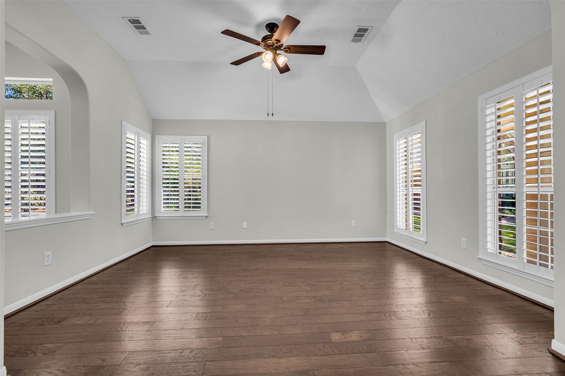 39 Currymead Place, The Woodlands, TX 77382 Could be a great Den, Home Office or even Formal Dining