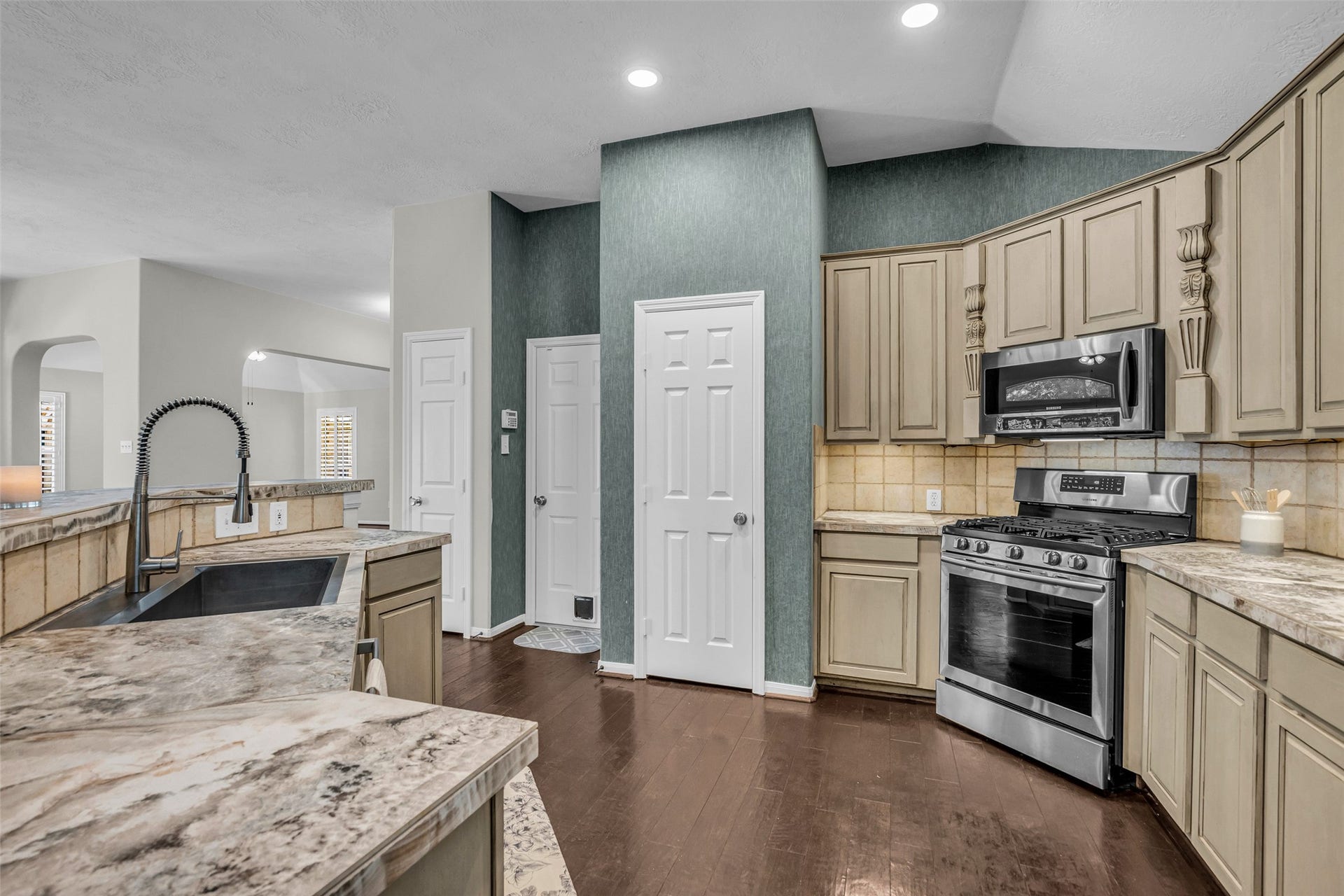 39 Currymead Place, The Woodlands, TX 77382 39 Currymead Place, The Woodlands, TX 77382