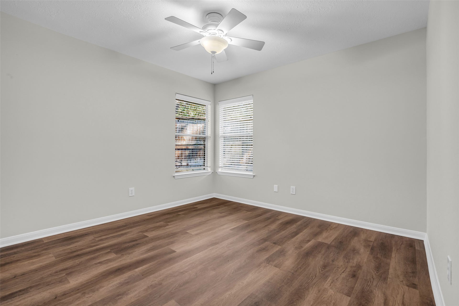 39 Currymead Place, The Woodlands, TX 77382 Second Bedroom