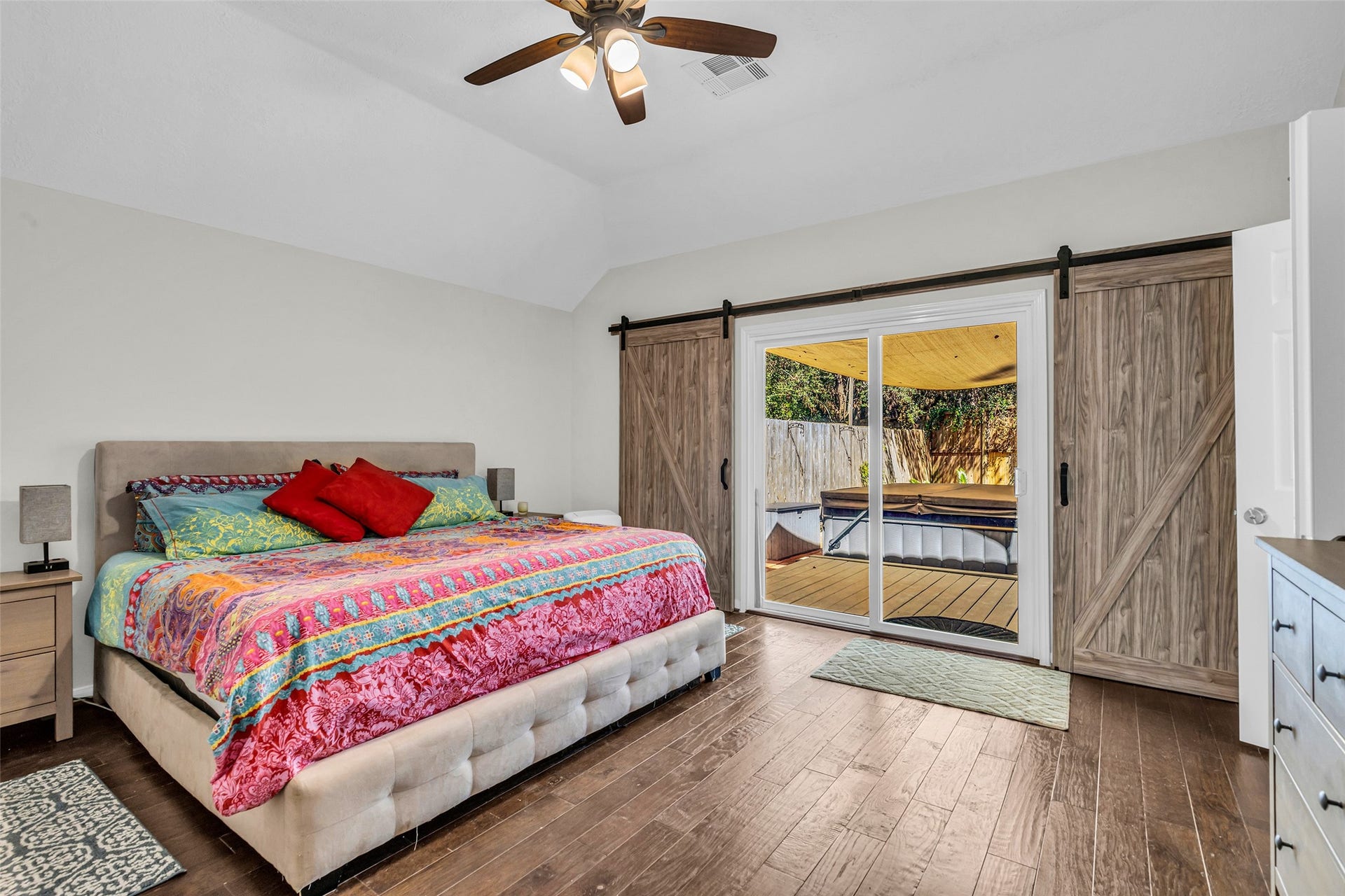39 Currymead Place, The Woodlands, TX 77382 Primary Bedroom with Private Patio