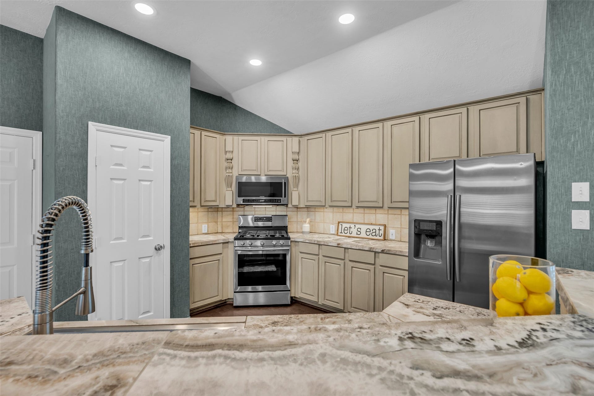 39 Currymead Place, The Woodlands, TX 77382 39 Currymead Place, The Woodlands, TX 77382