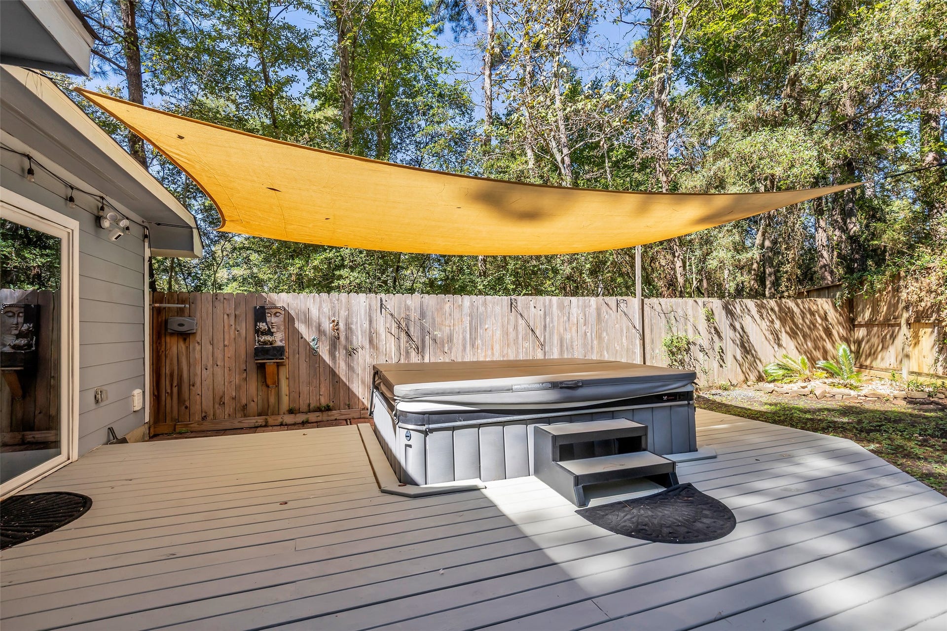 39 Currymead Place, The Woodlands, TX 77382 Private Patio with Hot Tub and outdoor shower