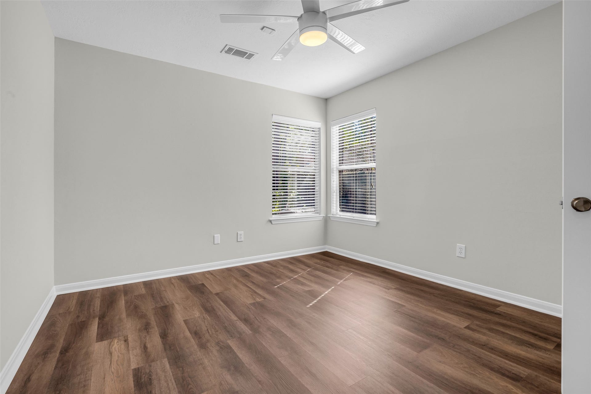 39 Currymead Place, The Woodlands, TX 77382 Third Bedroom