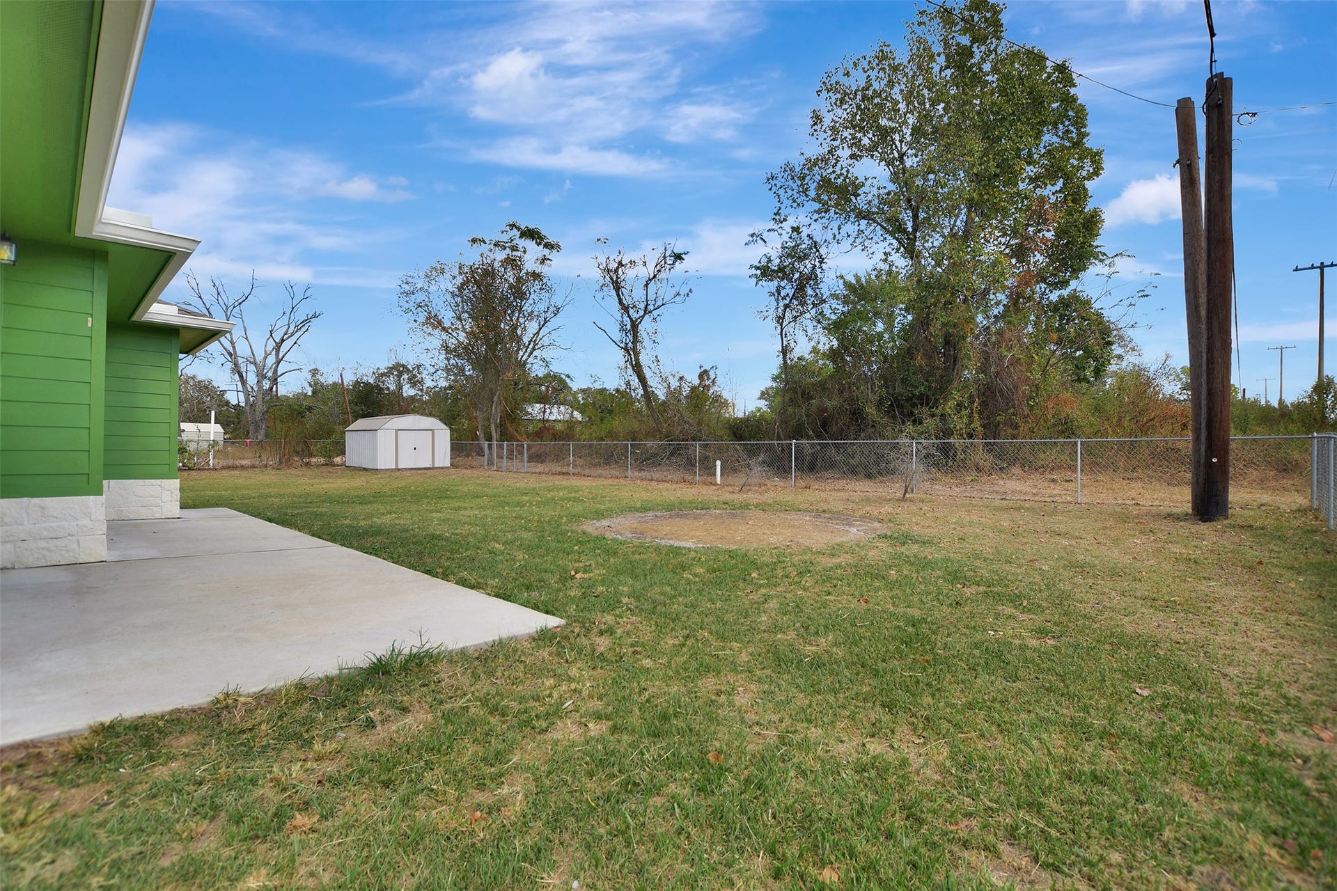 2546 16th Street, Hempstead, TX 77445 This property features a spacious backyard with a storage shed, fenced perimeter, and a concrete patio area offering potential for outdoor living and landscaping.