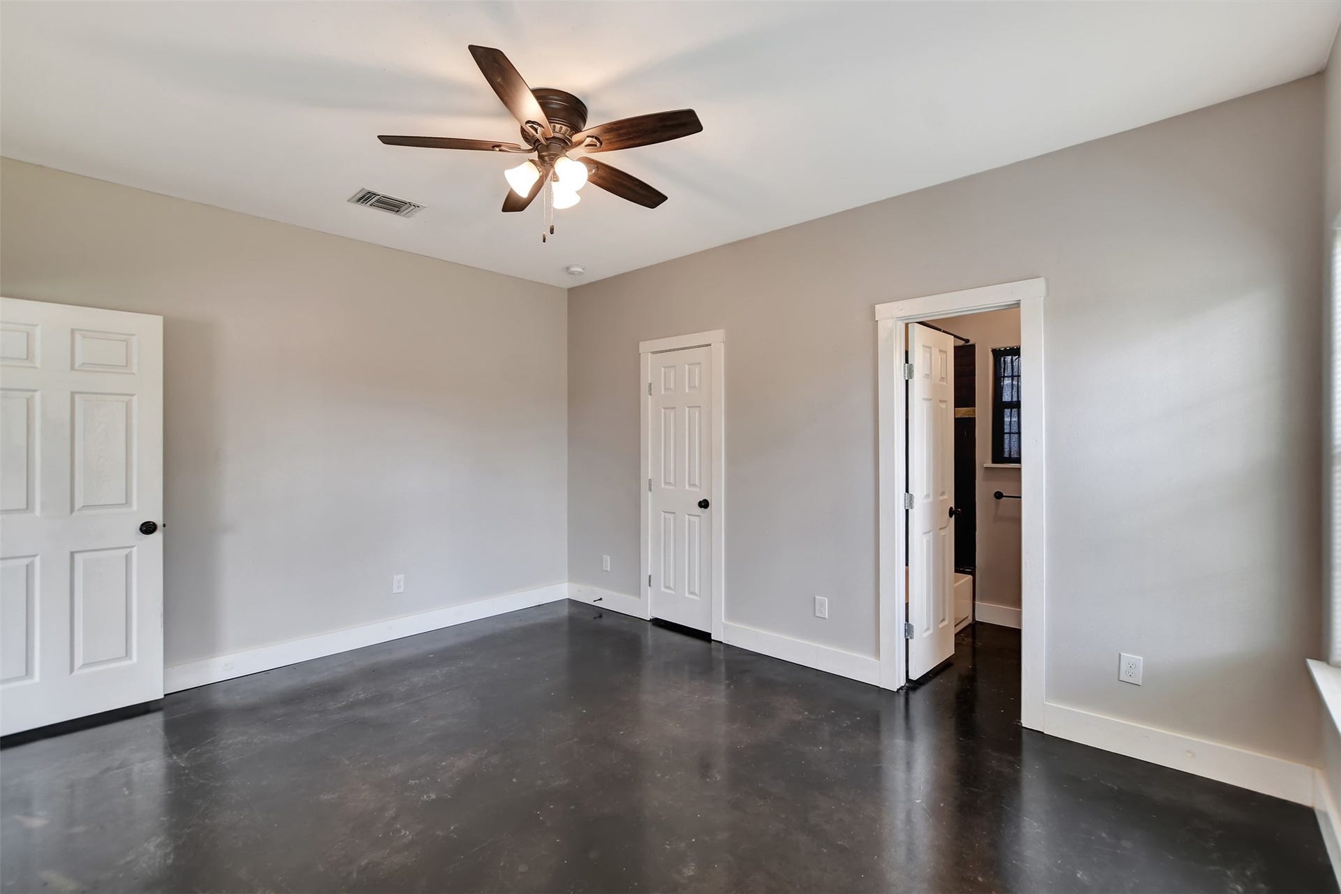 2546 16th Street, Hempstead, TX 77445 Primary bedroom has a walk-in closet.