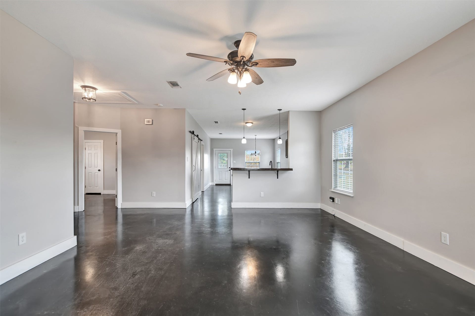 2546 16th Street, Hempstead, TX 77445 View looking from the front door towards the kitchen.