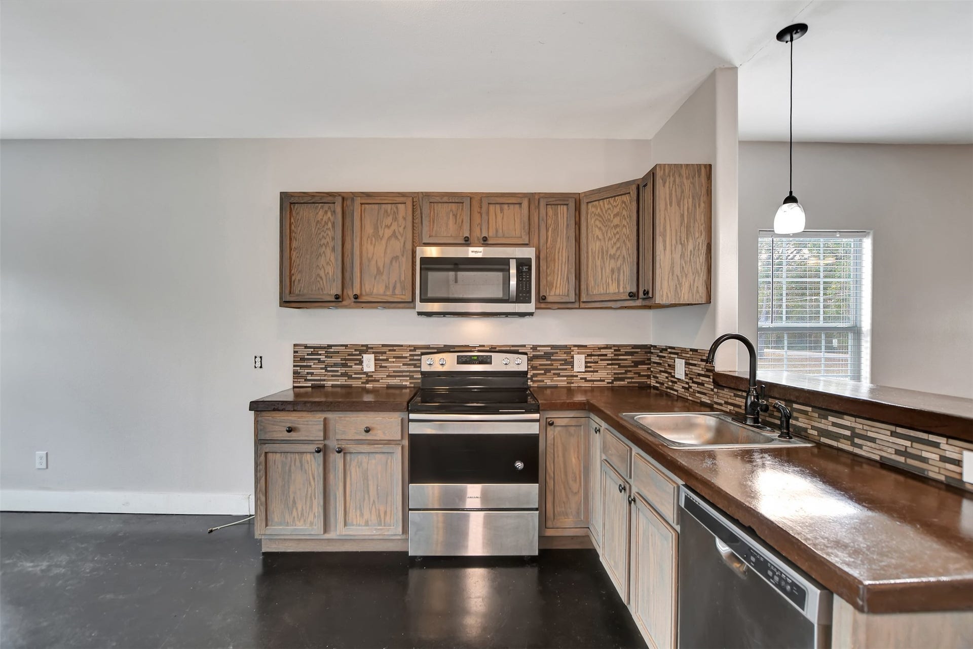 2546 16th Street, Hempstead, TX 77445 Another view of the kitchen.