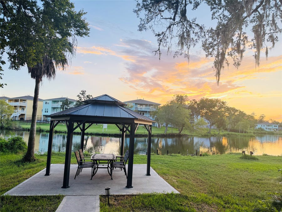 Property photo for 3936 Wagon Road, Dickinson, TX