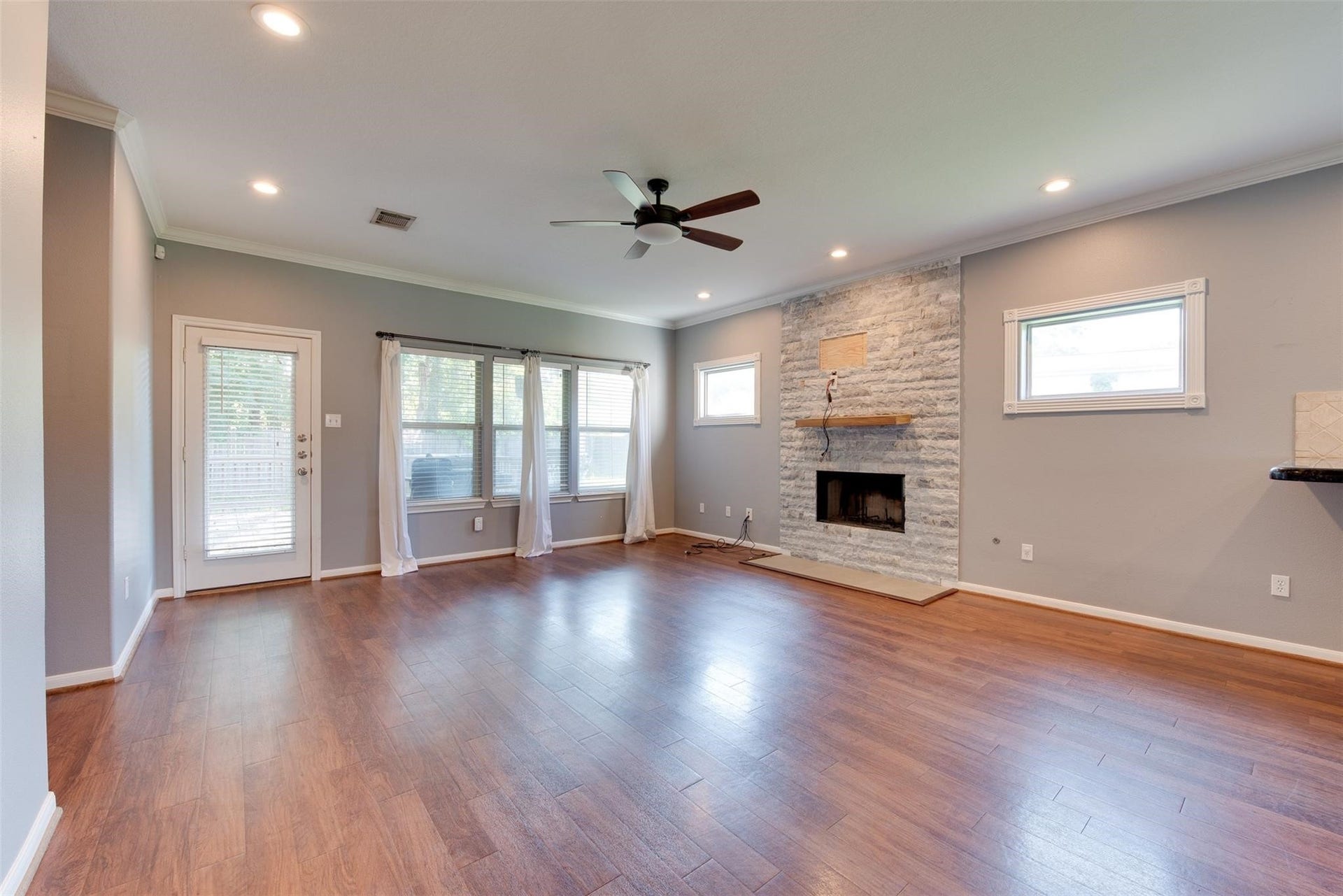 17 Pine Way, Conroe, TX 77304