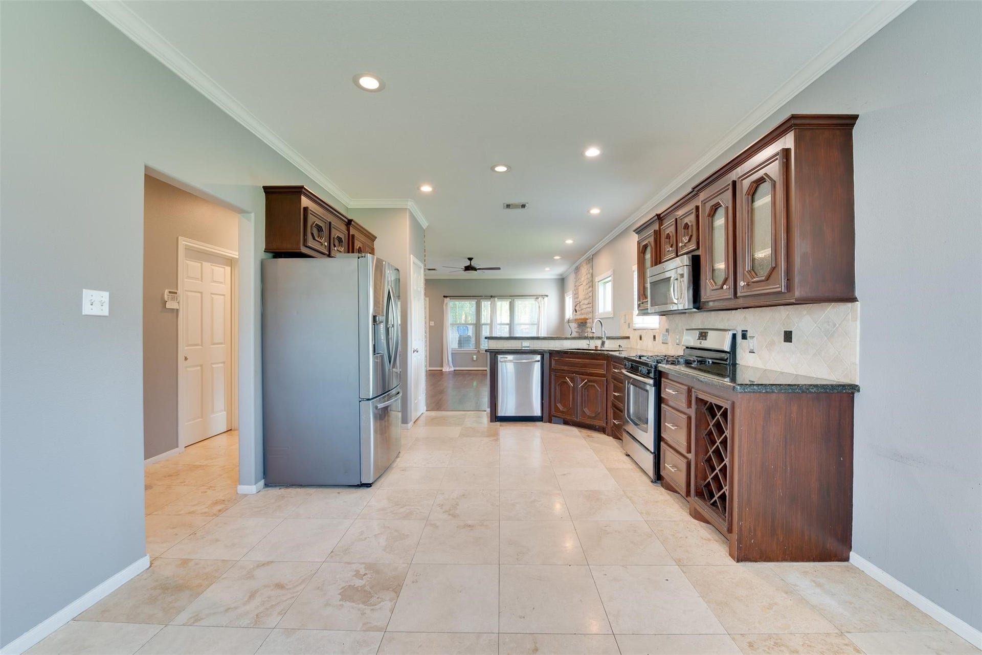 17 Pine Way, Conroe, TX 77304
