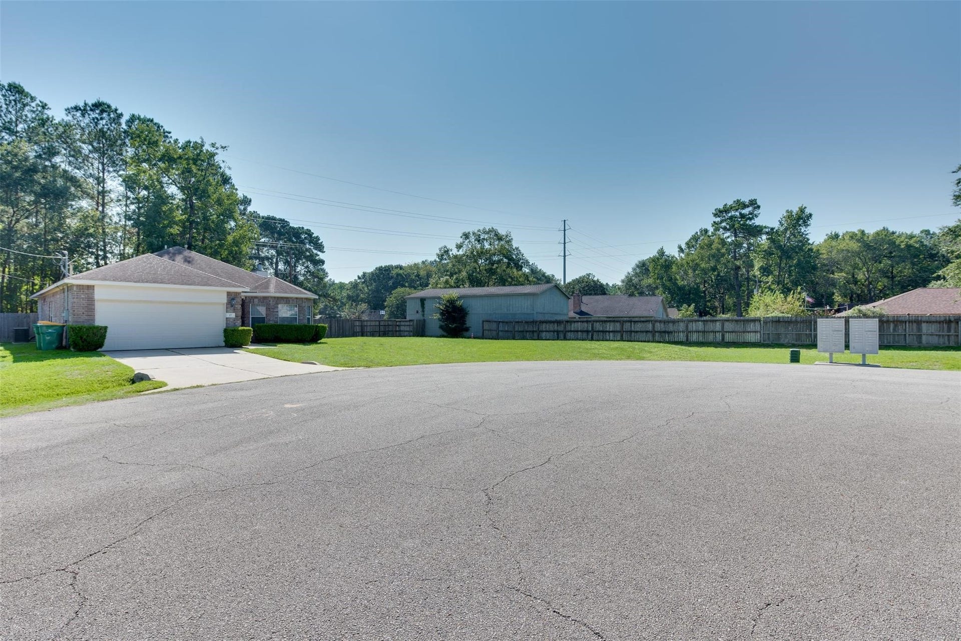 17 Pine Way, Conroe, TX 77304